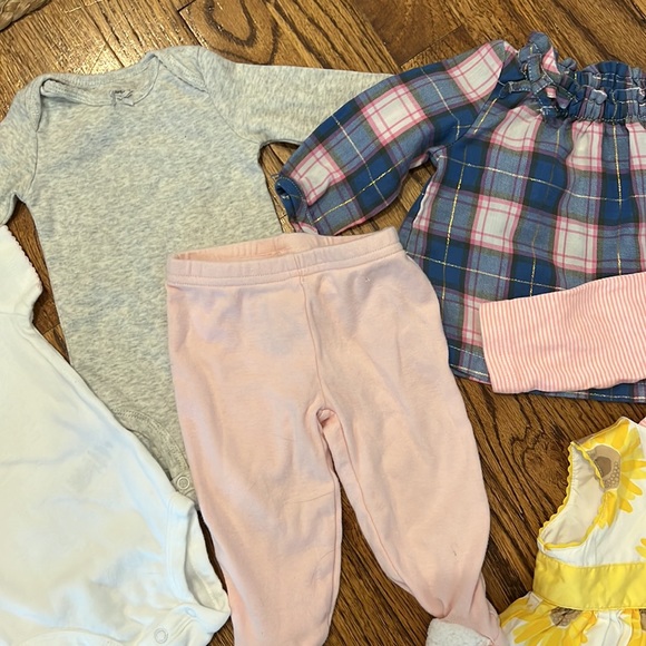 LIKE NEW SPRING AND SUMMER SET - CARTERS 3M OUTFIT PIECES AND SUNFLOWER DRESS - Picture 4 of 10